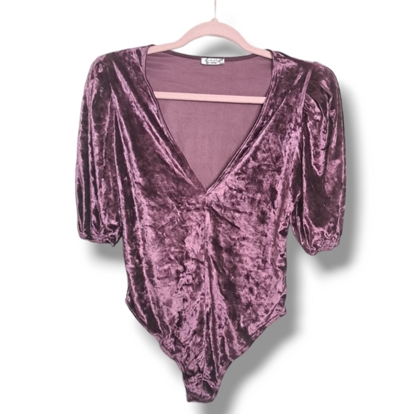 NEW FREE PEOPLE VELVET PUFF SLEEVE BODYSUIT IN PURPLE SIZE XS - Picture 2 of 7